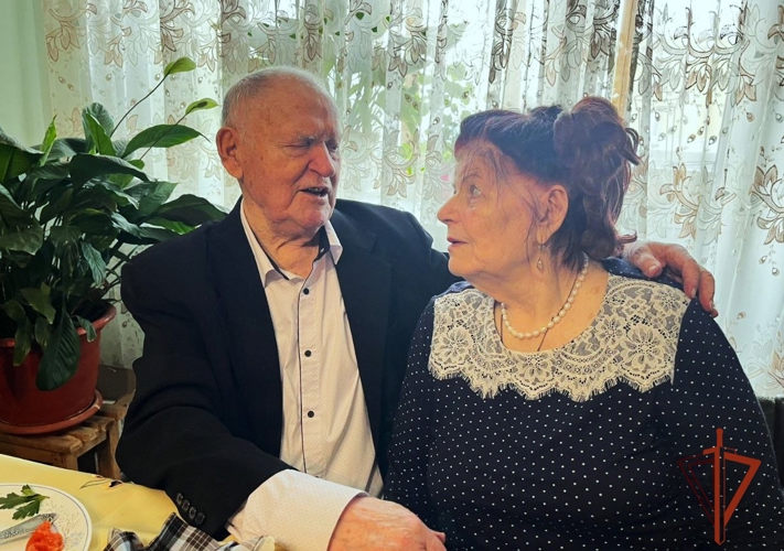 В Новосибирске поздравили с 98-летием ветерана вневедомственной охраны