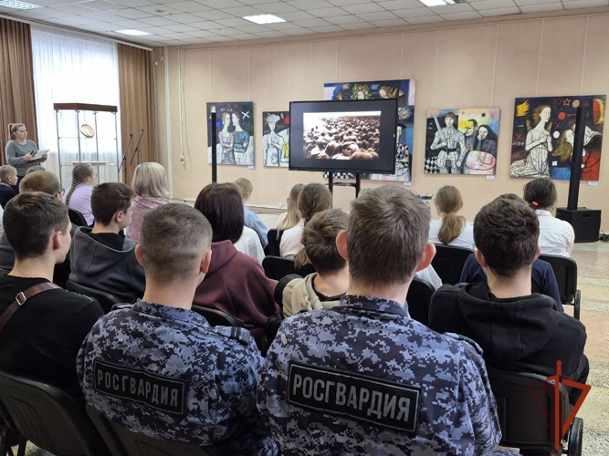 В Новосибирской области росгвардейцы почтили память Неизвестного Солдата