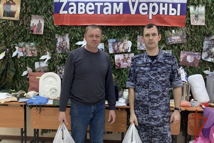 В Куйбышеве сотрудники Росгвардии приняли участие в благотворительной акции «Новогодний подарок солдату»