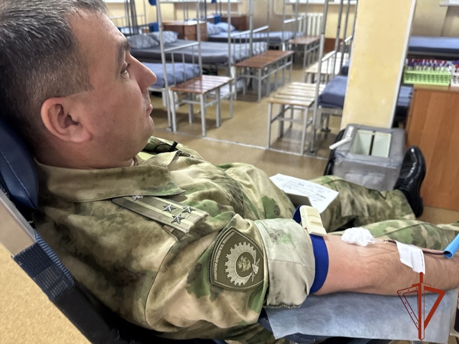 Военнослужащие Новосибирского военного института Росгвардии приняли участие в донорской акции