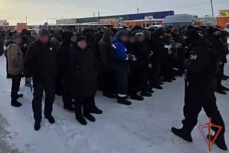 При содействии Росгвардии в Новосибирске проходит оперативно-профилактическое мероприятие «Нелегальный мигрант» 