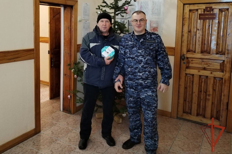 В Черепаново сотрудники вневедомственной охраны Росгвардии поздравили с наступающим Новым годом ветеранов службы