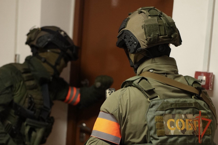В Новосибирске СОБР Росгвардии задержал руководителя строительной компании, подозреваемого в мошенничестве