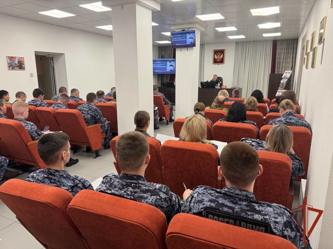 Сотрудники и военнослужащие подразделений Управления Росгвардии по Новосибирской области приступили к обучению в зимний период