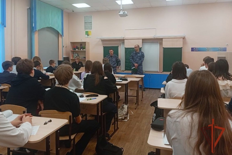 В Новосибирской области сотрудники Росгвардии проводят мероприятия в рамках 10-летия Росгвардии и памятной даты России 