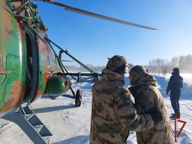 В Новосибирске военнослужащие отряда спецназа «Ермак» Росгвардии провели занятия по беспарашютному десантированию 