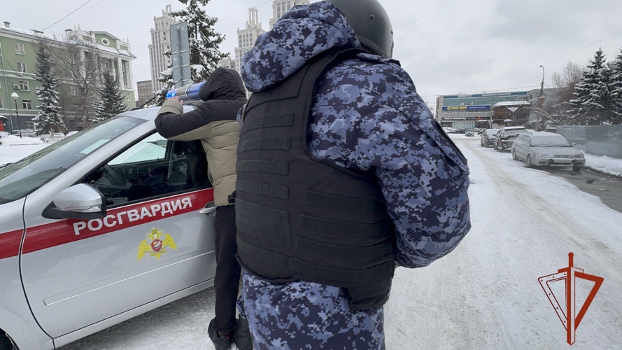 Нетрезвый водитель задержан сотрудниками Росгвардии во время заправки автомобиля на АЗС в Новосибирске