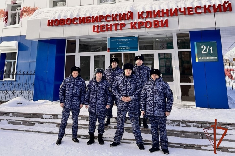 В Новосибирске сотрудники вневедомственной охраны Росгвардии сдали донорскую кровь