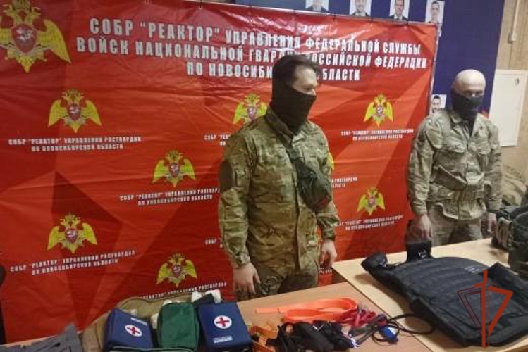 В Новосибирске сотрудники СОБР познакомили школьников со службой в  Росгвардии 
