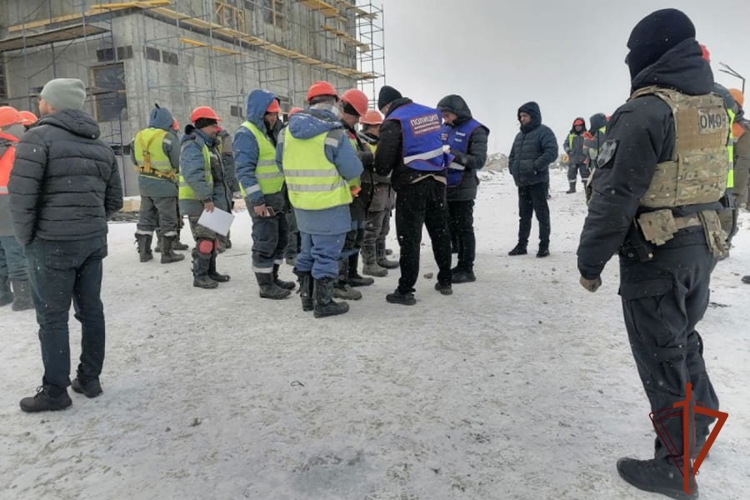 В Новосибирске при содействии спецназа Росгвардии пресечена деятельность преступной группы, организовавшей незаконную миграцию в регион