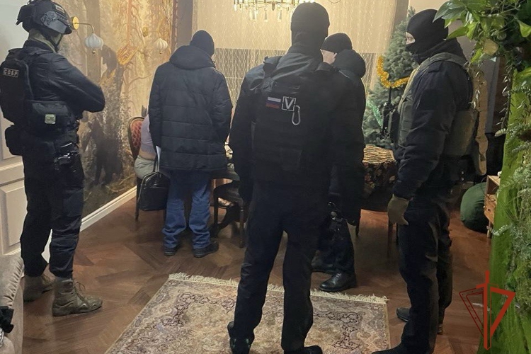 В Новосибирске при содействии СОБР Росгвардии задержаны подозреваемые в незаконной банковской деятельности