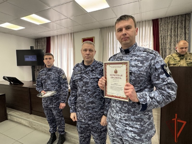 Сотрудников государственного контроля и лицензионно-разрешительной работы Росгвардии наградили в Новосибирске