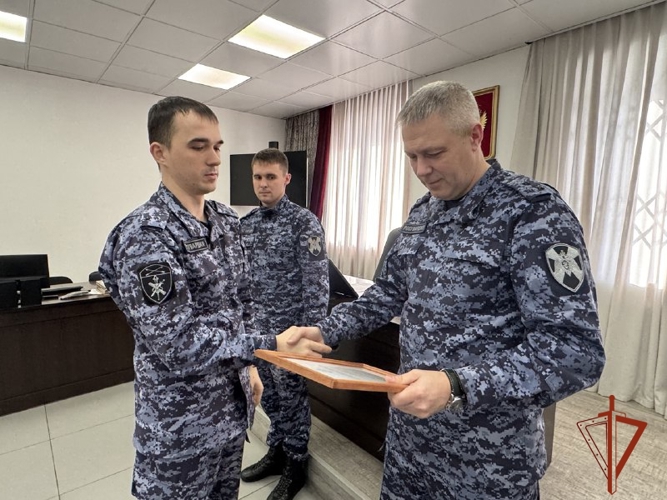 Сотрудников государственного контроля и лицензионно-разрешительной работы Росгвардии наградили в Новосибирске