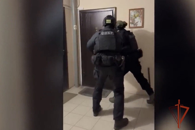В Новосибирске при содействии спецназа Росгвардии задержан подозреваемый в коммерческом подкупе (ВИДЕО)
