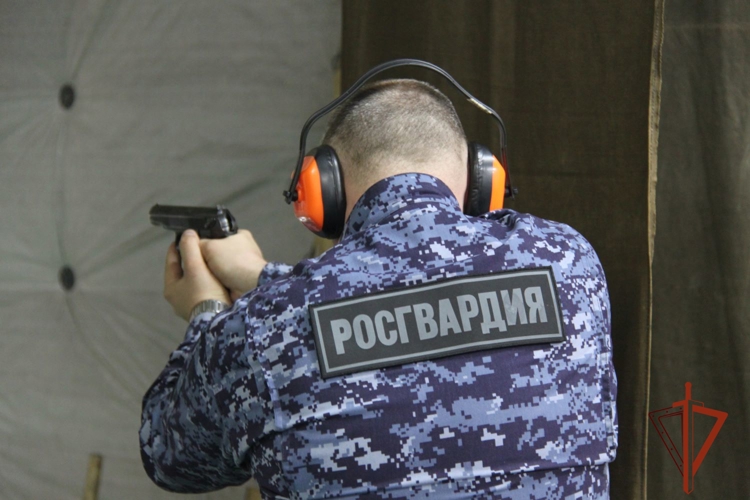 В Новосибирске состоялся турнир по стрельбе из пистолета Макарова среди подразделений вневедомственной охраны Росгвардии