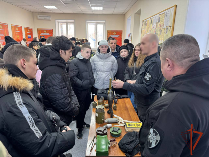 На базе новосибирского отряда ОМОН «Магистраль» прошли занятия для воспитанников патриотических клубов