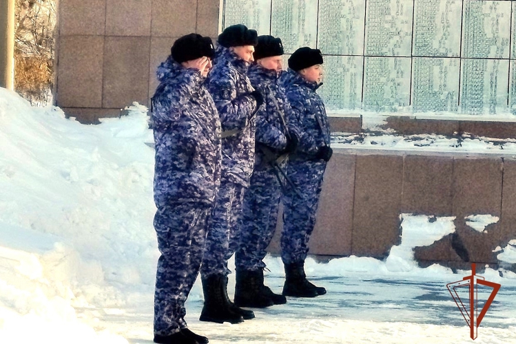 В Новосибирской области сотрудники вневедомственной охраны Росгвардии почтили память воинов-интернационалистов
