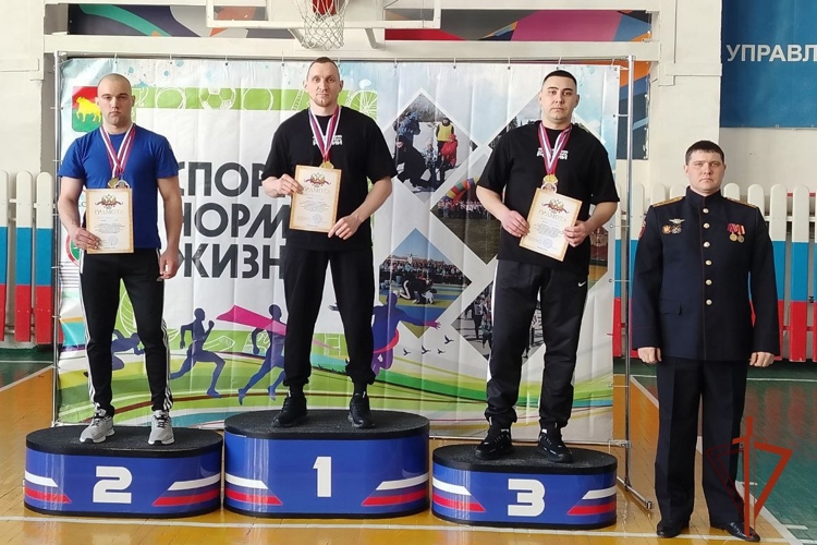 Сотрудники Куйбышевского отдела вневедомственной охраны Росгвардии провели соревнования по армрестлингу