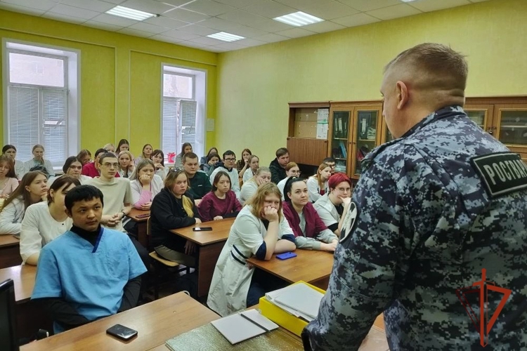 В Новосибирской области сотрудники вневедомственной охраны Росгвардии проводят профориентационные мероприятия для студентов