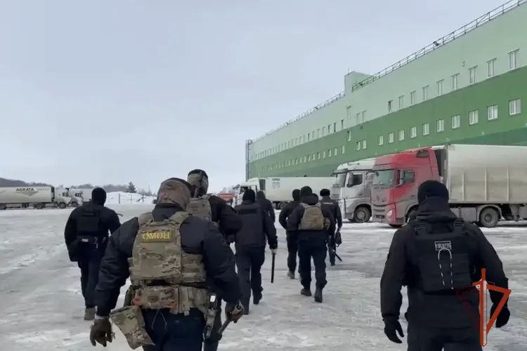 В Новосибирске при участии спецназа Росгвардии проходят оперативно-профилактические мероприятия по проверке соблюдения миграционного законодательства 