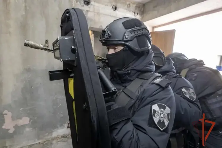 В Новосибирске при содействии спецназа Росгвардии задержаны подозреваемые в мошенничестве в сфере страхования 
