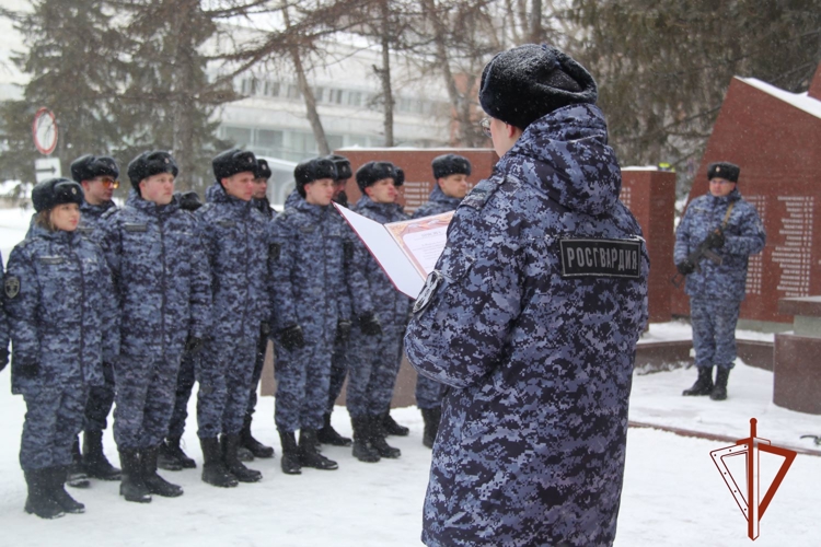 В Новосибирске сотрудники вневедомственной охраны Росгвардии приведены к Присяге 