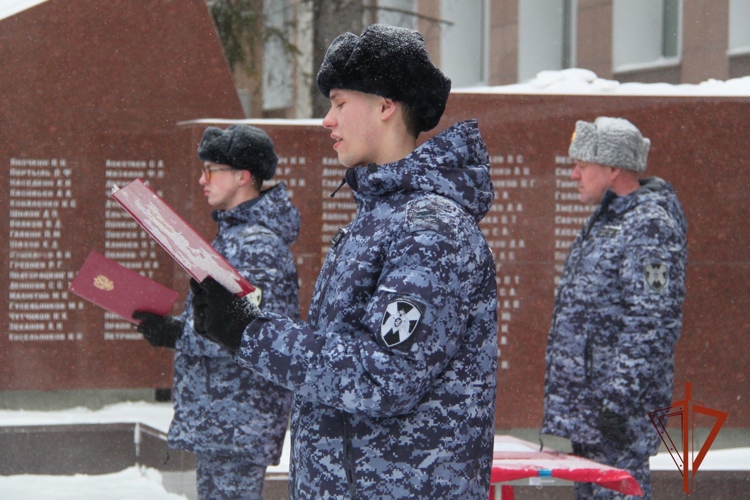 В Новосибирске сотрудники вневедомственной охраны Росгвардии приведены к Присяге 