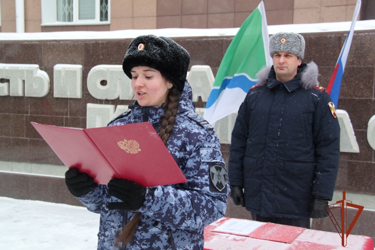 В Новосибирске сотрудники вневедомственной охраны Росгвардии приведены к Присяге 
