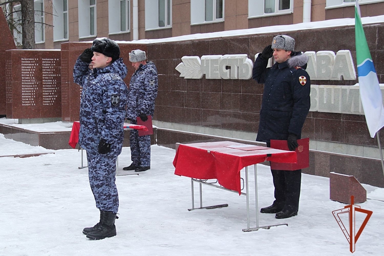 В Новосибирске сотрудники вневедомственной охраны Росгвардии приведены к Присяге 