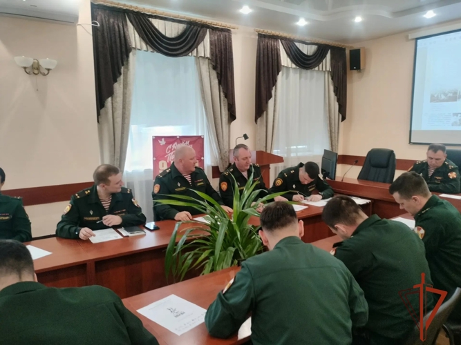 В Новосибирской области военнослужащие и сотрудники Росгвардии присоединились к патриотической акции «Диктант Победы»