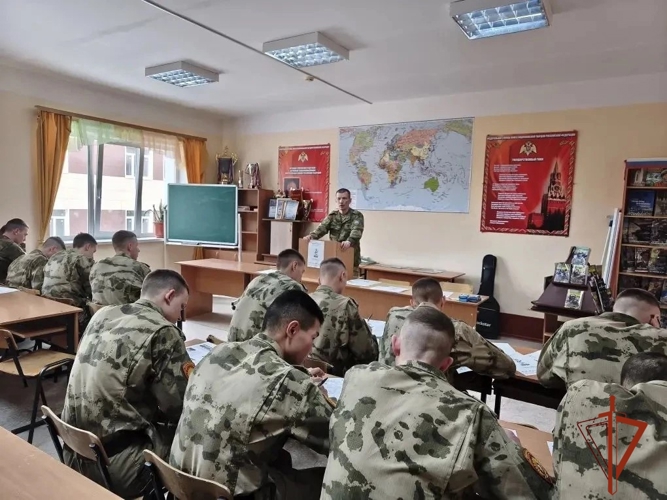 В Новосибирской области военнослужащие и сотрудники Росгвардии присоединились к патриотической акции «Диктант Победы»