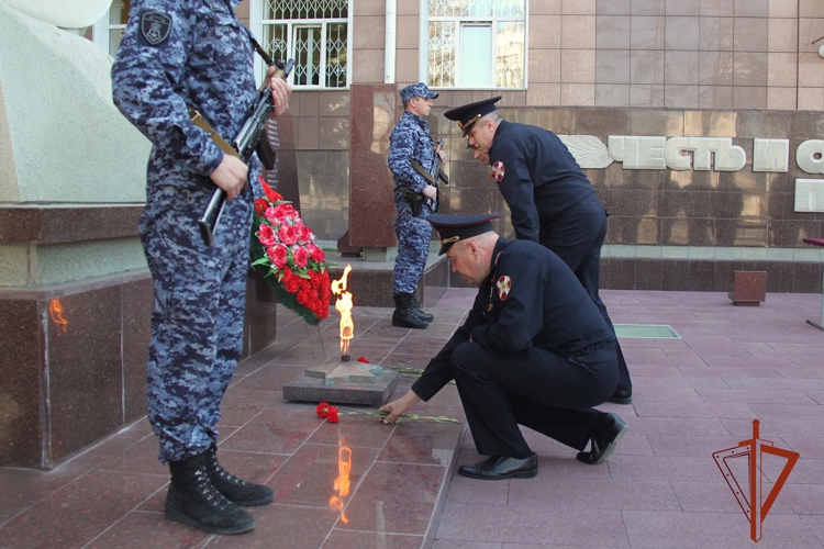 В Новосибирске молодые сотрудники вневедомственной охраны Росгвардии приведены к Присяге