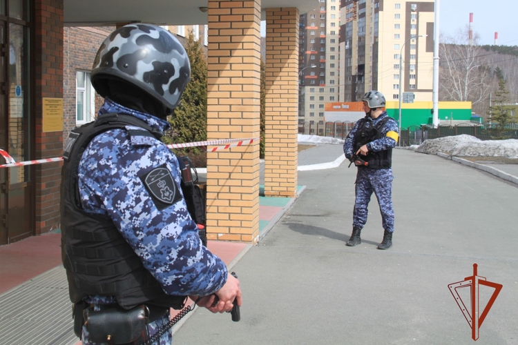 В Новосибирске при участии Росгвардии проходят учения по обеспечению безопасности на объектах образования