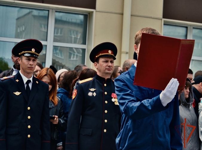 Начальник Управления вневедомственной охраны Росгвардии по Новосибирской области принял участие в церемонии приведения к Присяге
