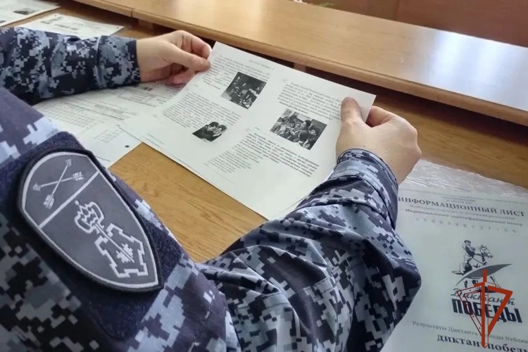 В Новосибирской области военнослужащие и сотрудники Росгвардии присоединились к патриотической акции «Диктант Победы»