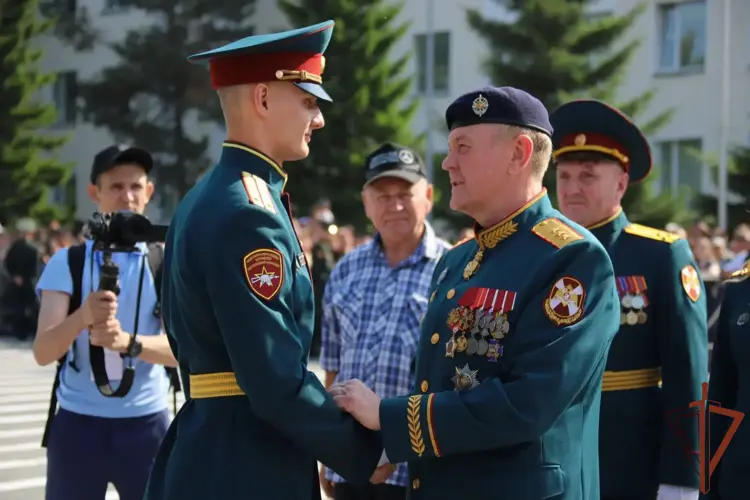 В Новосибирском военном институте Росгвардии состоялся 50-й юбилейный выпуск офицеров