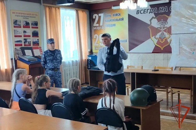 В Куйбышеве сотрудники вневедомственной охраны Росгвардии провели для школьников день открытых дверей