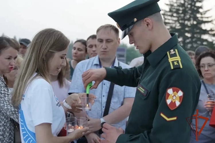 В Новосибирской области ко Дню памяти и скорби сотрудники и военнослужащие Росгвардии приняли участие в памятных акциях
