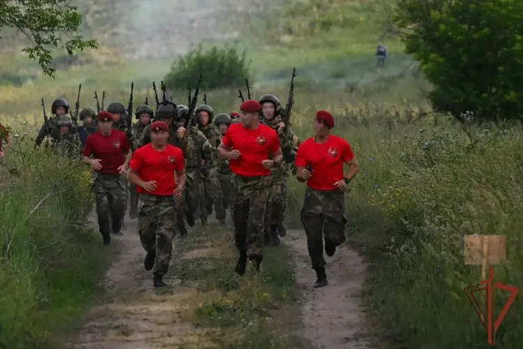 В Сибири прошли квалификационные испытания на право ношения крапового берета среди военнослужащих спецподразделений Росгвардии