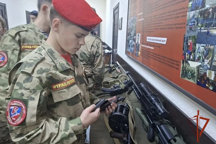 В Новосибирском ОМОН на транспорте «Магистраль» прошел день открытых дверей