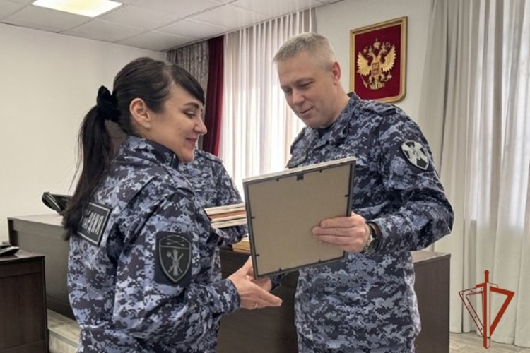 Сотрудников государственного контроля и лицензионно-разрешительной работы Росгвардии наградили в Новосибирске