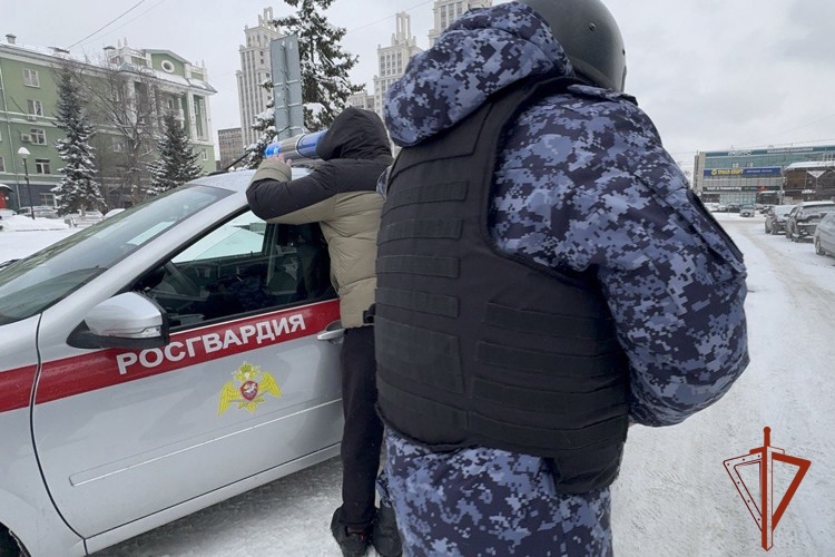 Нетрезвый водитель задержан сотрудниками Росгвардии во время заправки автомобиля на АЗС в Новосибирске