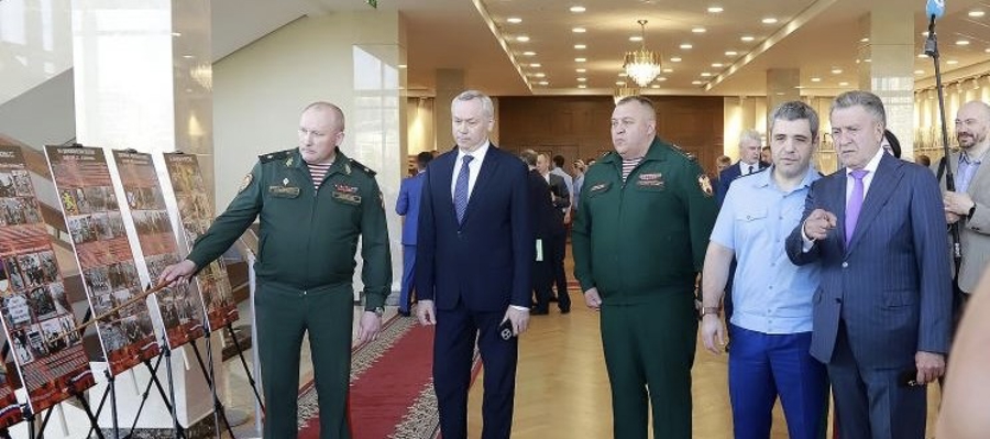 В Законодательном Собрании Новосибирской области открылась выставка Новосибирского военного института Росгвардии 