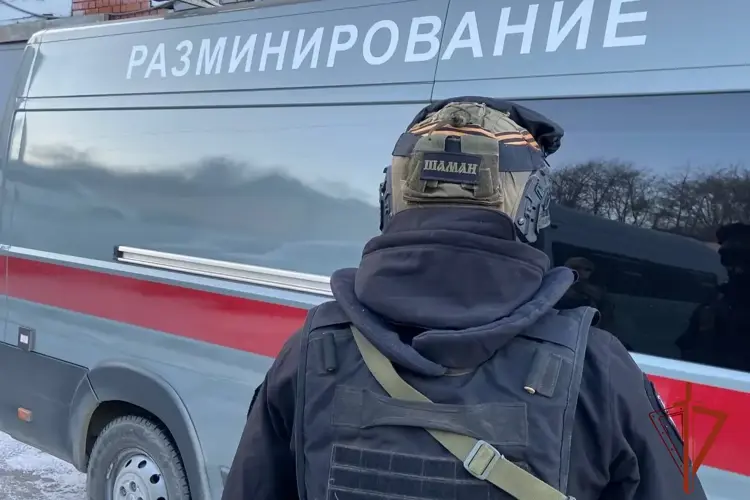 В Новосибирской области сотрудники ОМОН Росгвардии обследовали боеприпас, обнаруженный местным жителем