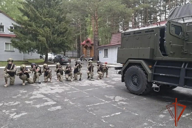 В Новосибирском ОМОН на транспорте «Магистраль» прошел день открытых дверей