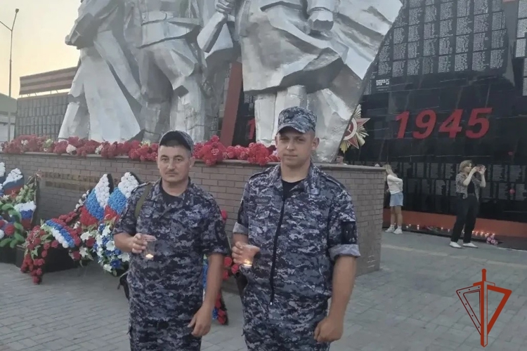 В Новосибирской области ко Дню памяти и скорби сотрудники и военнослужащие Росгвардии приняли участие в памятных акциях