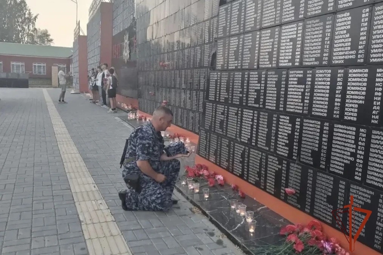 В Новосибирской области ко Дню памяти и скорби сотрудники и военнослужащие Росгвардии приняли участие в памятных акциях