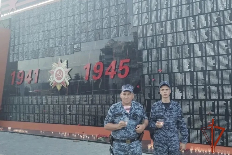 В Новосибирской области ко Дню памяти и скорби сотрудники и военнослужащие Росгвардии приняли участие в памятных акциях
