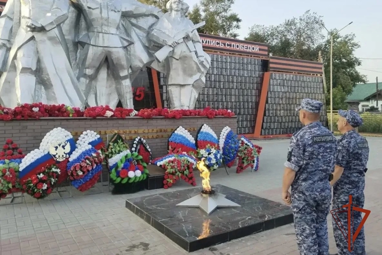 В Новосибирской области ко Дню памяти и скорби сотрудники и военнослужащие Росгвардии приняли участие в памятных акциях