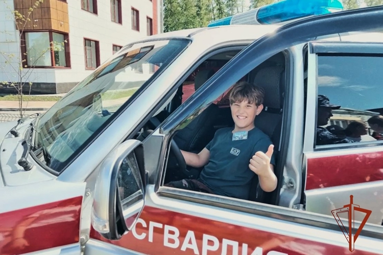 В Новосибирской области сотрудники Росгвардии познакомили подрастающее поколение со своей профессией